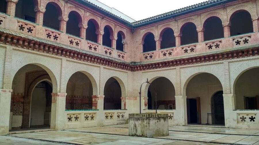 From Seville: Italica Roman City & Medieval Monastery Tour - The amphitheater: the Dragonpit moment for Game of Thrones fans