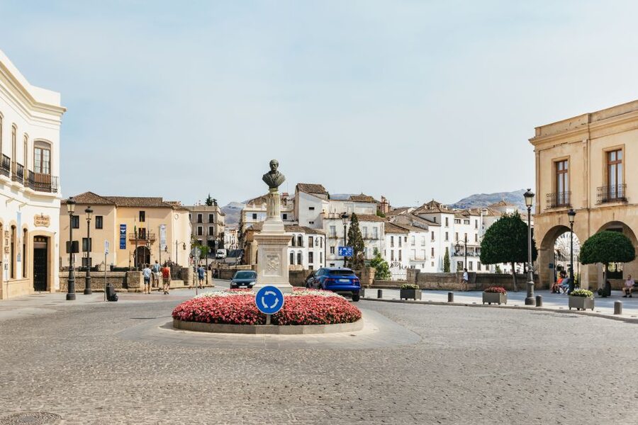 From Seville: Pueblos Blancos and Ronda Full-Day Trip - Molino El Vínculo and the Olive Oil Break: How You Taste the Region