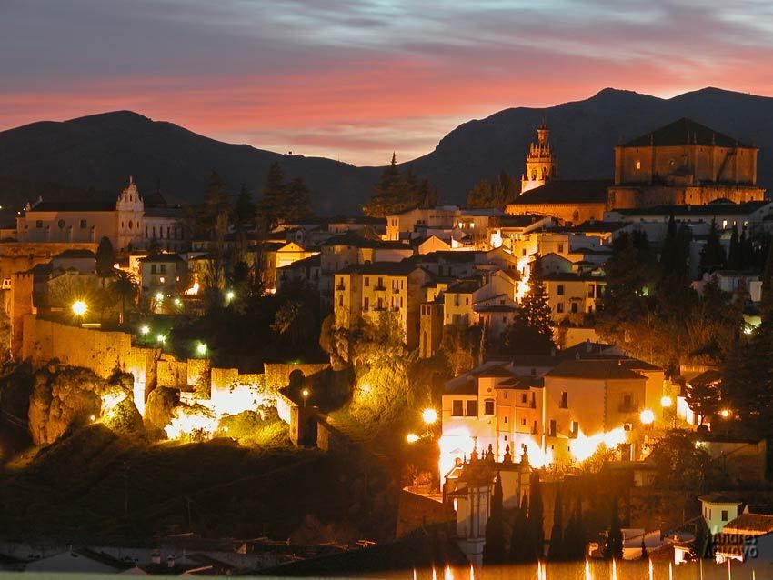 From Seville: White Villages and Ronda Full-Day Trip - The historic center route: Old Bridge, Felipe V, San Miguel, and Mudejar sights