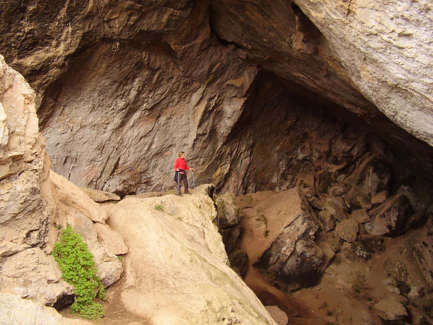From Valencia: Montanejos Guided Hike with Natural Pools - The coach ride: set yourself up for a smooth start