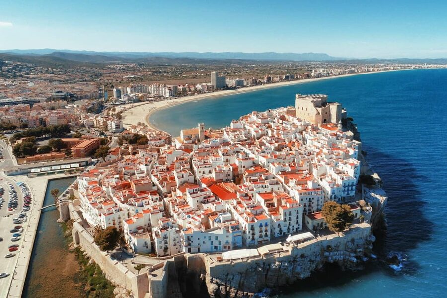 From Valencia: Peniscola Day tour, Game of Thrones - Free Time on the Coast: Castle Garden, Shopping, and Beach Options