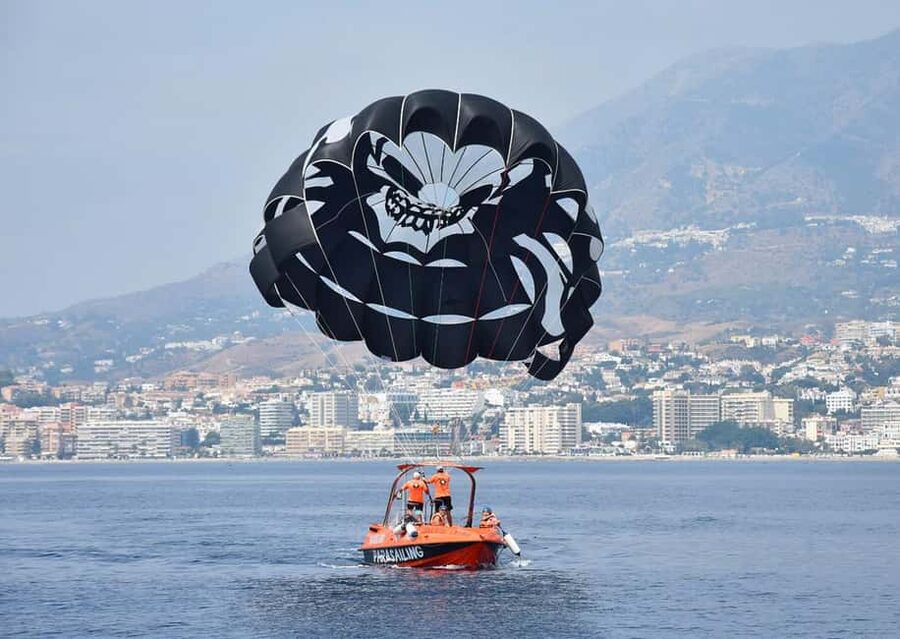 Fuengirola: Deluxe Parasailing Flight from Fuengirola Port - What Makes Fuengirola Parasailing a Different Kind of Adrenaline