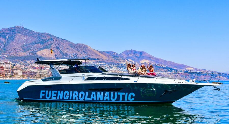 Fuengirola: Dolphin Watching by Yacht with Snacks and Drinks - Watching for dolphins: what to expect, and what to do with uncertainty