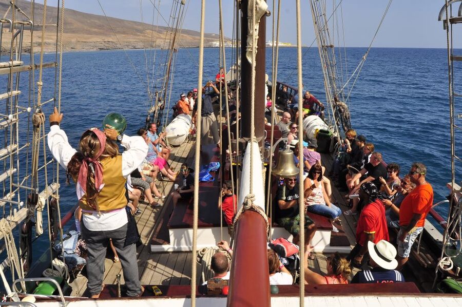 Fuerteventura: 4-Hour Pirate Sailing Adventure - Noon Canarian Buffet Lunch With Sea Views
