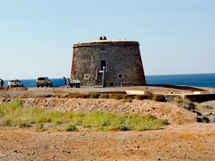Fuerteventura: North of Fuerteventura for Cruise Passengers - La Oliva village: where the day turns from scenery to community