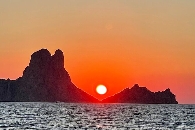 Full-Day Private Sailboat Tour of Ibiza and Formentera - Stop 3: Playa de Ses Illetes with beach or picnic options