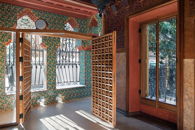Gaudi´s Casa Vicens Skip the Line Ticket with Audioguide - Gràcia location and timing: how you get the calmer visit