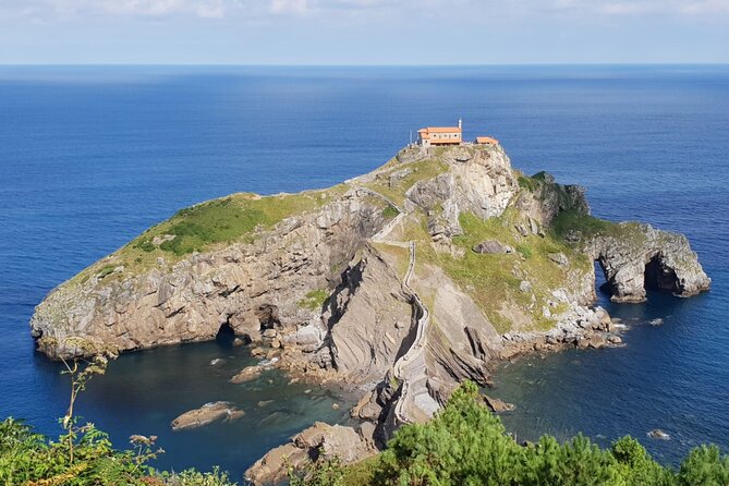 Gaztelugatxe, Mundaka and Gernika Tour from Bilbao - Why the Small Group, Private Transport, and Pickup Options Matter