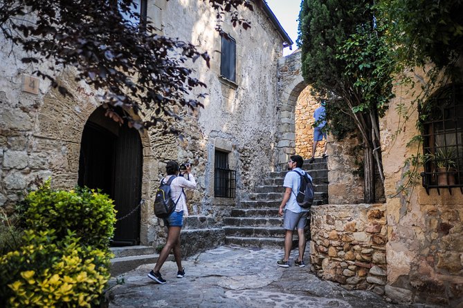 Girona & Costa Brava Small Group Tour From Barcelona with Paella! - How the Day Starts in Barcelona (And Why It Matters)