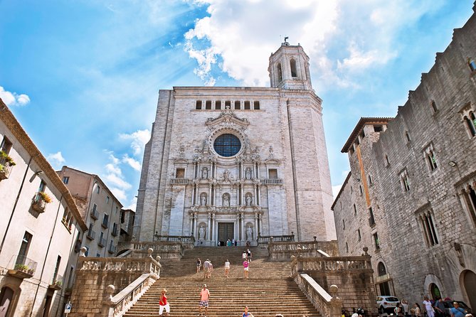 Girona & Costa Brava Small-Group Tour with Pickup from Barcelona - Barcelona pickup to the Girona ramp-up: how this day flows