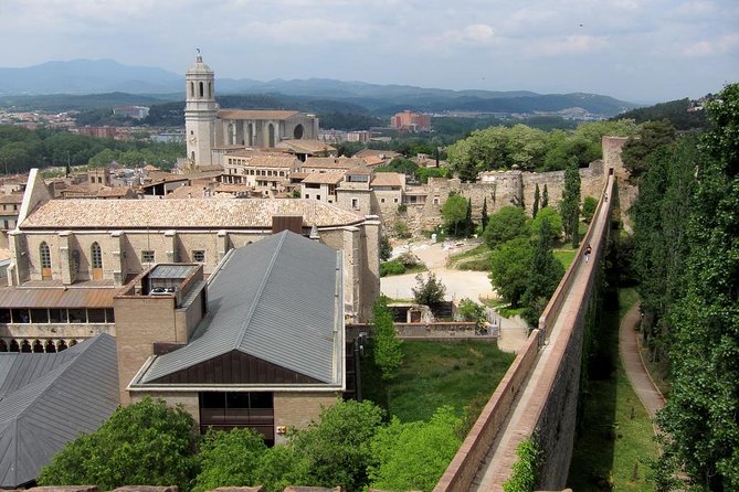 Girona History and Legends Tour Small Group from Girona - Start Smart at Plaça de Sant Feliu (And Why It Works)