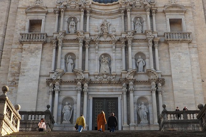 Girona History, Legends, and Food Walking Tour with food tasting - Pujada de Sant Domenec: romance, steep steps, and Game of Thrones angles