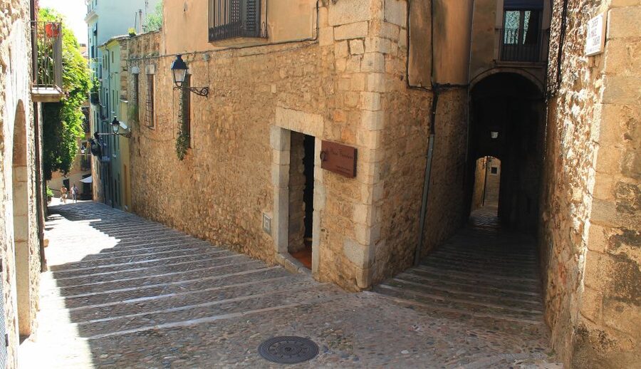 Girona: Small Group Walking Tour - Old walls and the hilltop view: why Girona looks different from above