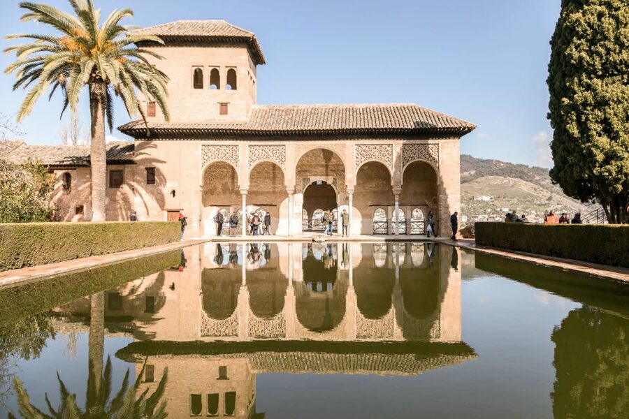 Granada: 3-Hour Alhambra and Generalife Gardens Guided Tour - What to Bring, What Not to Do, and How to Protect Your Day
