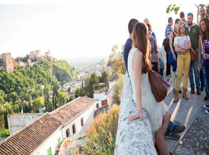 Granada: Albaicín and Sacromonte 2.5-Hour Walking Tour - Key highlights you will feel right away