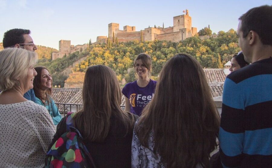 Granada: Albaicín and Sacromonte 2.5-Hour Walking Tour - Why this walk hits the sweet spot in Granada
