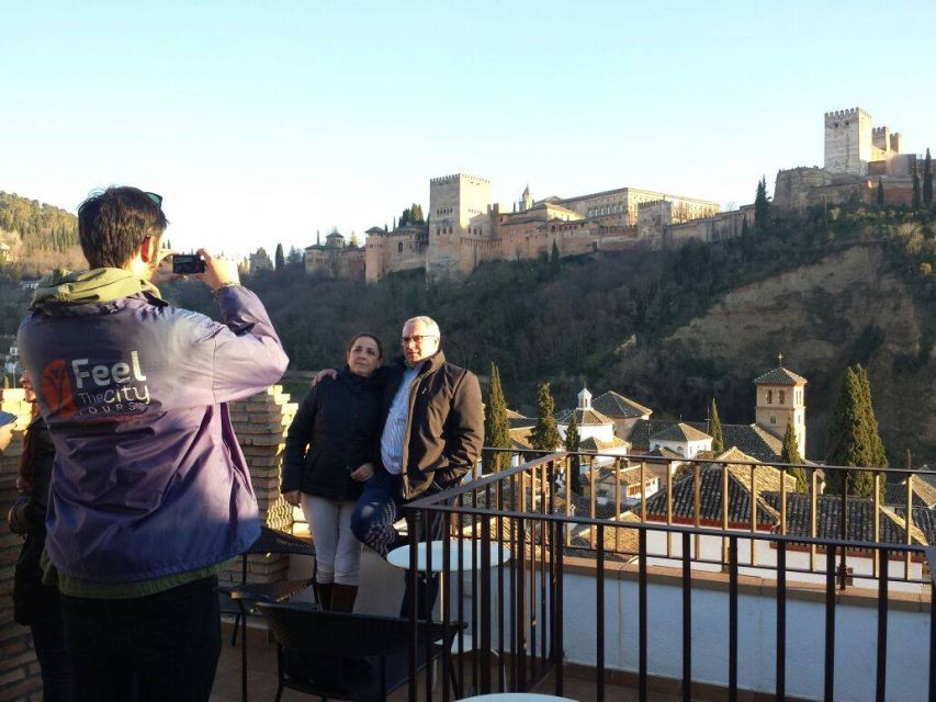 Granada: Albaicín and Sacromonte 2.5-Hour Walking Tour - Albaicín streets and Alcazaba edges you can almost touch