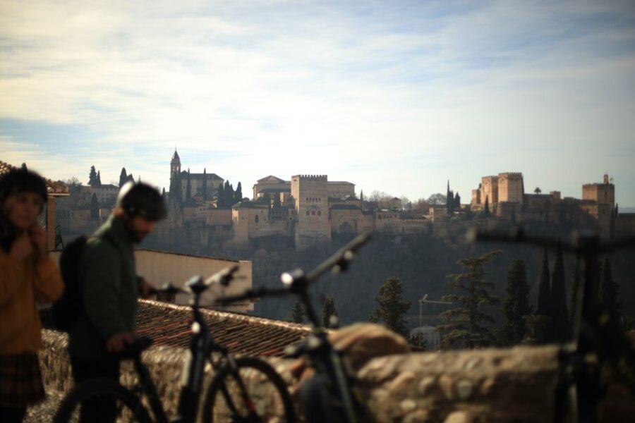 Granada: Albaicin and Sacromonte E-Bike Tour - Mirador San Nicolás: Alhambra and Generalife in one big panorama