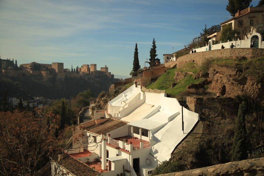 Granada: Albaicin and Sacromonte E-Bike Tour - Guides, group size, and why the storytelling matters as much as the scenery