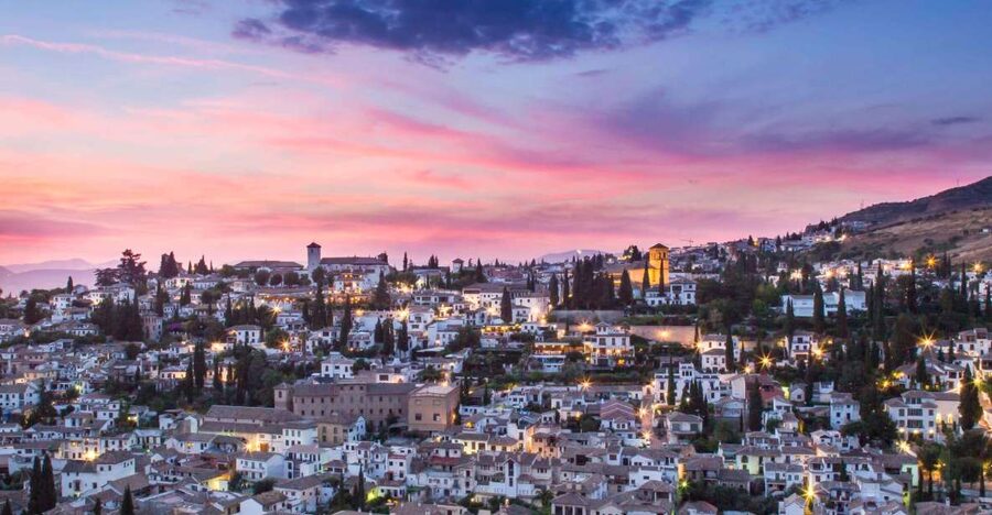 Granada: Albaicin and Sacromonte Evening Walking Tour - Why Granada at night makes the Albaicín and Sacromonte click