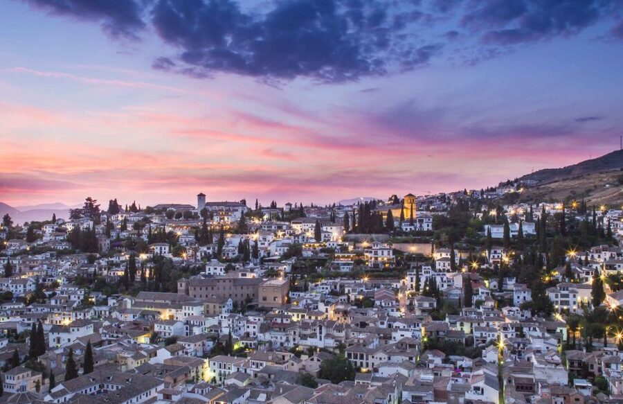 Granada: Albaicin and Sacromonte Evening Walking Tour - Albaicín at night: illuminated walls, white houses, and legends that stick