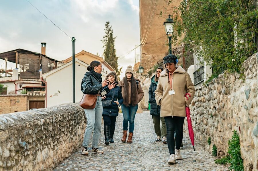Granada: Albaicín and Sacromonte Guided Sunset Walking Tour - Key highlights worth your time