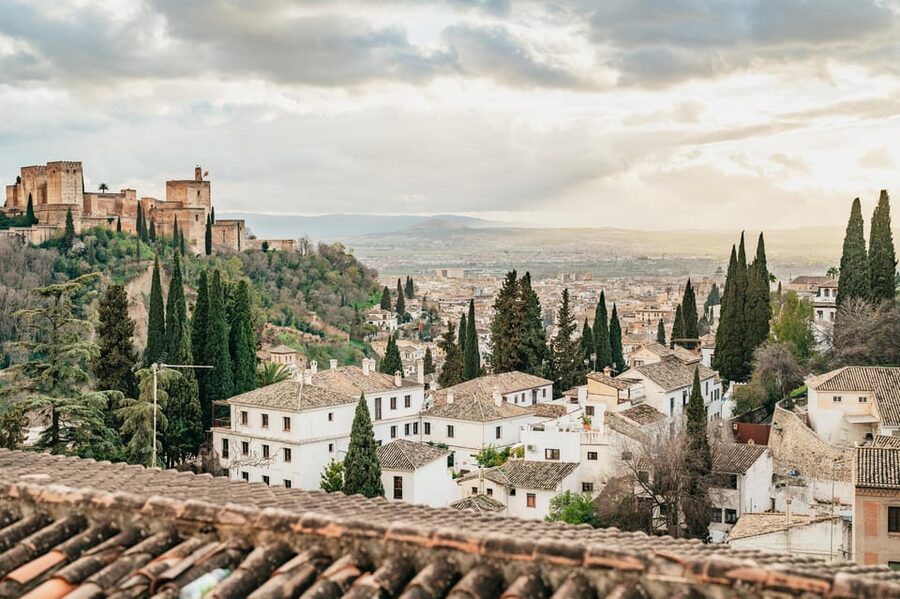 Granada: Albaicín and Sacromonte Guided Sunset Walking Tour - Starting points: Plaza Nueva vs. the Alhambra area
