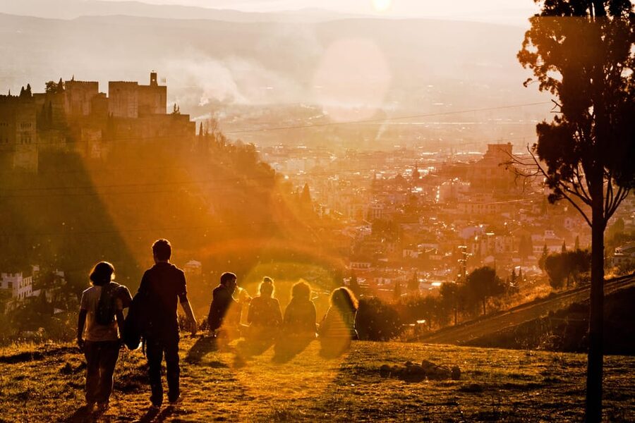 Granada: Albaicín and Sacromonte Guided Sunset Walking Tour - Mezquita Mayor de Granada: history you can connect to the walk