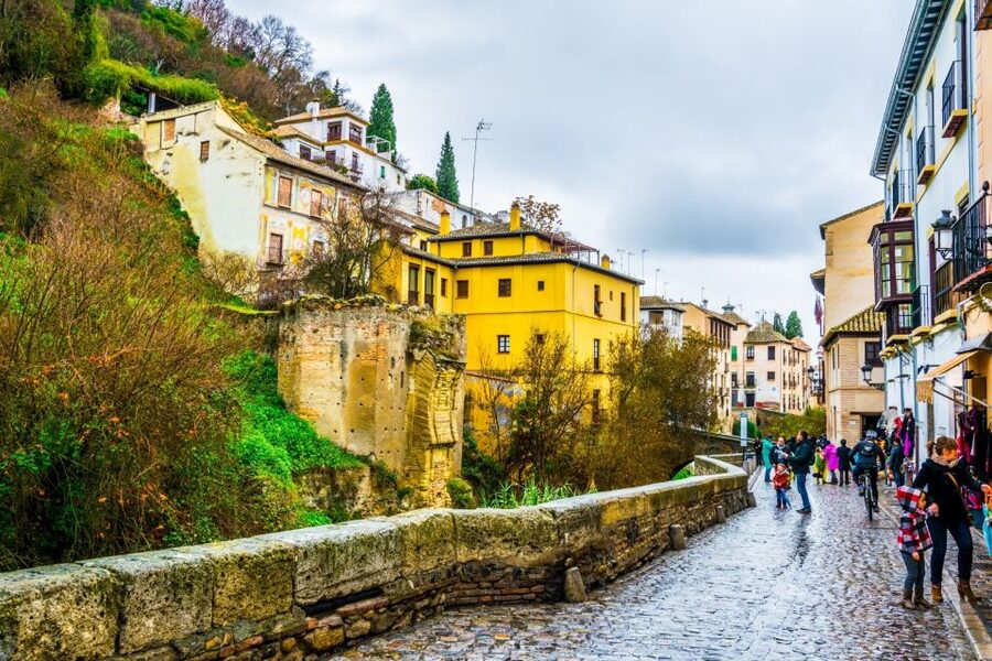 Granada: Albaicín and Sacromonte Walking Tour - Puerta de las Pesas and Plaza Larga: where the quarter breathes