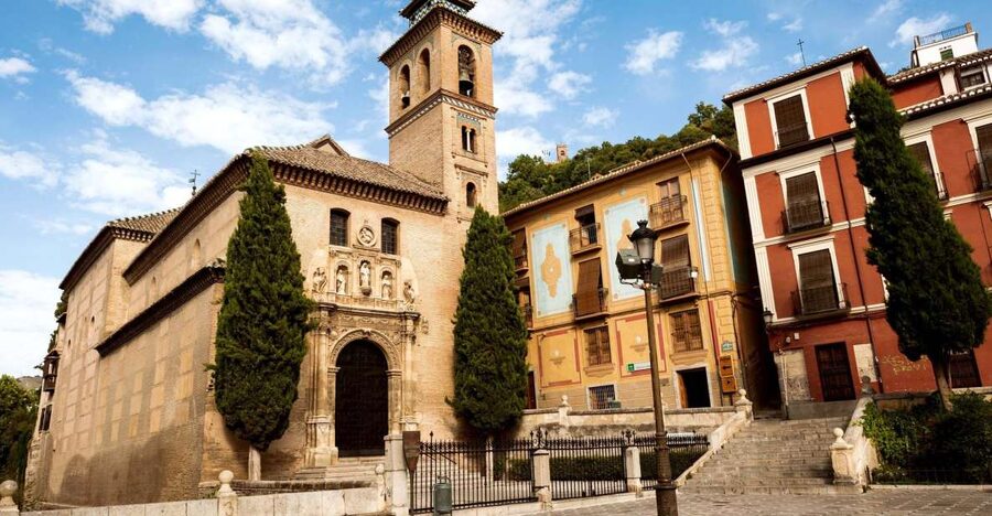 Granada: Albayzin and Sacromonte Walking Tour - Sacromonte Caves and Flamenco’s Local Roots