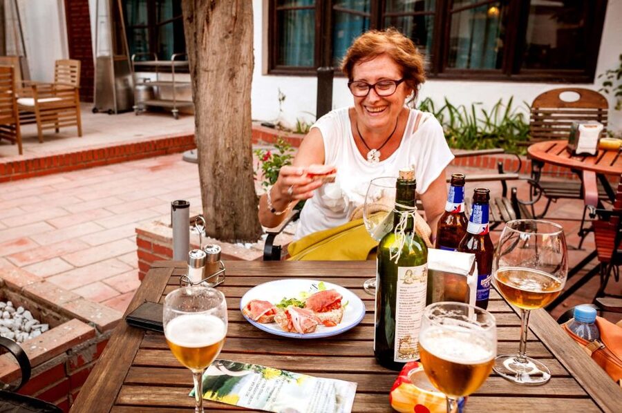 Granada: Albayzin and Sacromonte Walking Tour - Price, Group Size, and What $16 Buys You