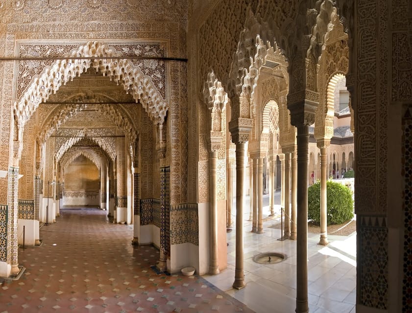 Granada: Alhambra and Albaicín Small Group Tour - Key points before you go