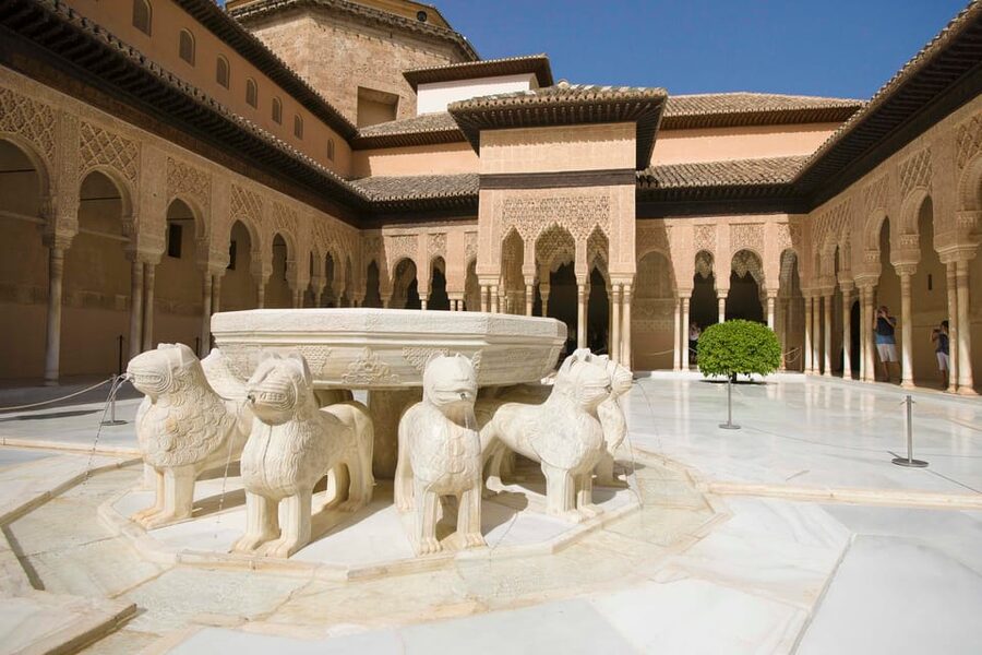 Granada: Alhambra and Albaicín Small Group Tour - Why this Alhambra plus Albaicín route makes sense in 5 hours