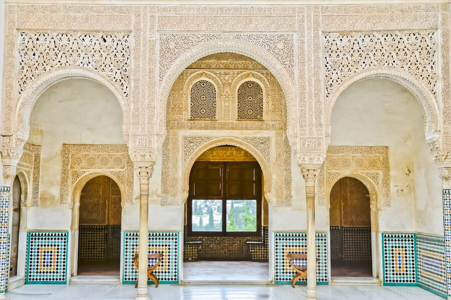 Granada: Alhambra and Albaicín Small Group Tour - Alcazaba of the Alhambra: the fortifications you can actually feel