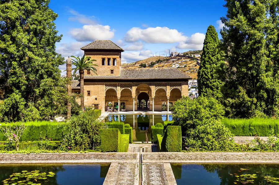 Granada: Alhambra and Albaicín Small Group Tour - Palace of Charles V: a short contrast that adds perspective