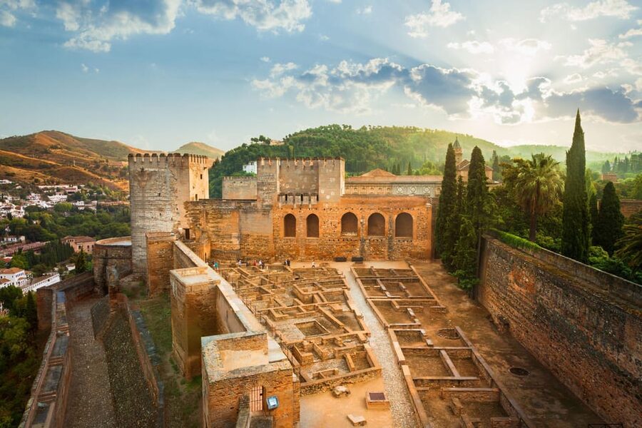 Granada: Alhambra and Generalife Garden Ticket & Guided Tour - Price and value: is $81 worth it here?