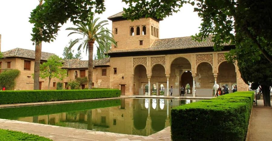 Granada: Alhambra and Generalife Gardens Guided Tour - Key highlights that make this tour worth your time