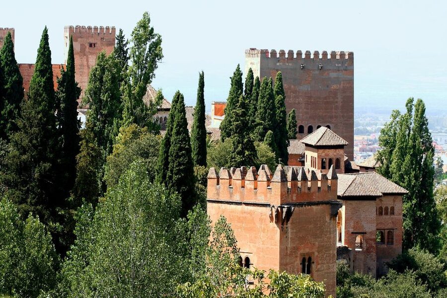 Granada: Alhambra and Generalife Gardens Guided Tour - Price and Value: Why $44 Can Be Worth It Here