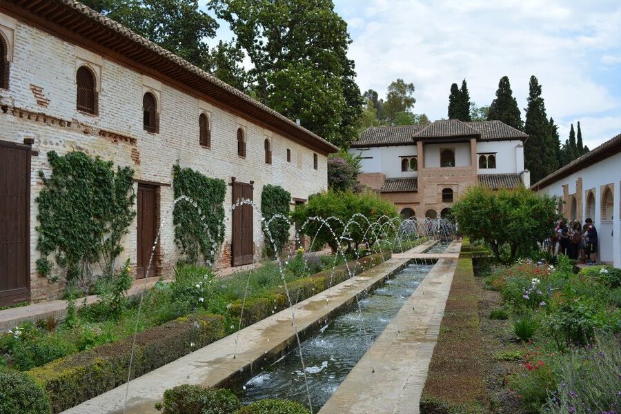 Granada: Alhambra and Generalife Gardens Guided Tour - What This Tour Really Covers, Including the Missing Piece (Nasrid Palaces)