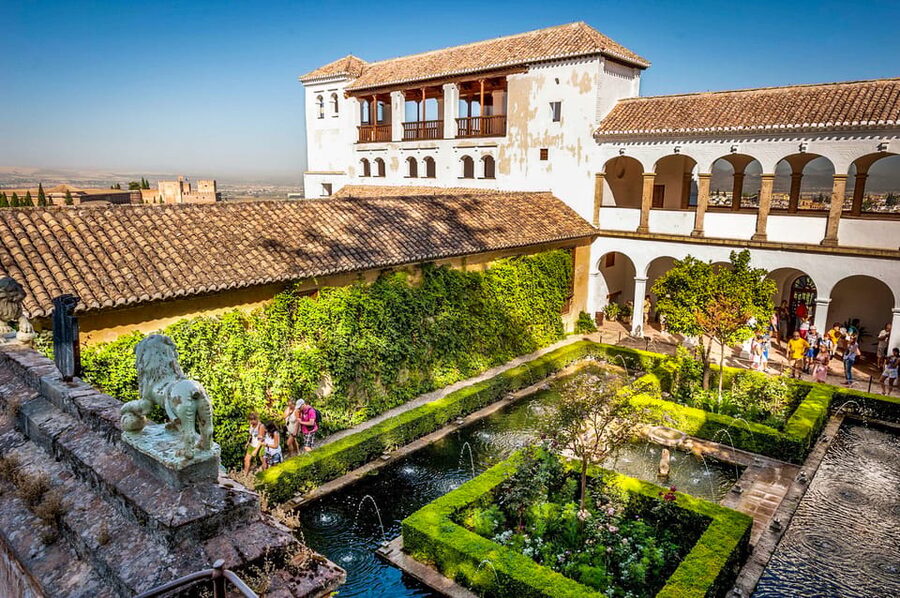 Granada: Alhambra and Nasrid Palaces Entry Ticket - Fast-track admission: why it matters at the Alhambra