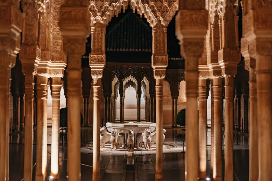 Granada: Alhambra and Nasrid Palaces Guided Tour at Night - Key things I’d pay attention to before you go