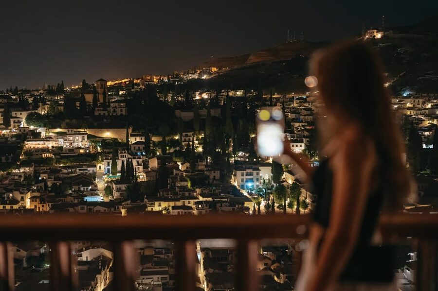 Granada: Alhambra and Nasrid Palaces Guided Tour at Night - Palace of Carlos V: the 15-minute palate cleanser