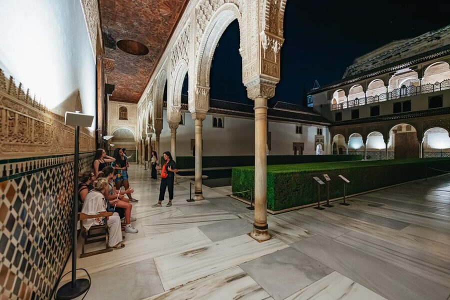 Granada: Alhambra and Nasrid Palaces Guided Tour at Night - Should you book this Alhambra night tour?