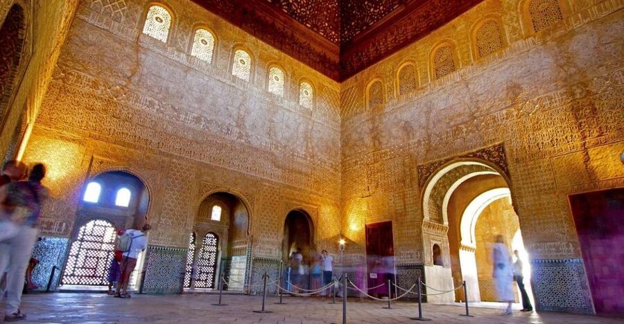 Granada: Alhambra and Nasrid Palaces Private Tour - Alcazaba of the Alhambra: fortress walls with real perspective