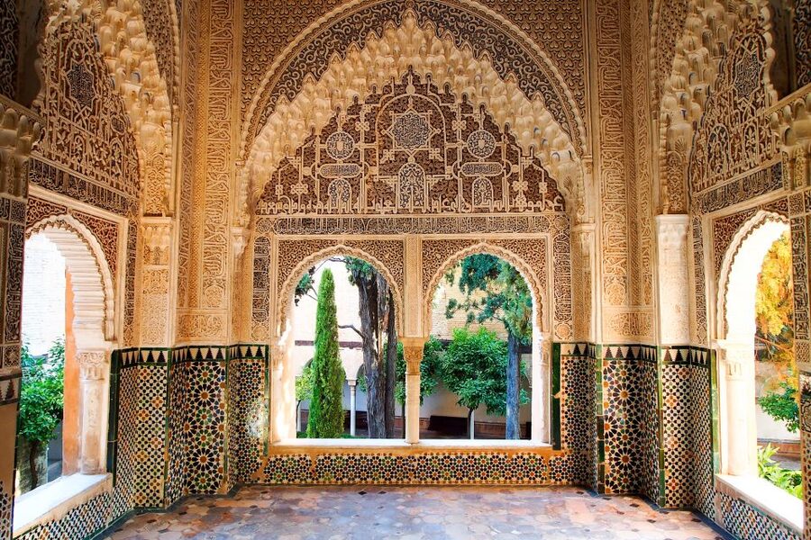 Granada: Alhambra and Nasrid Palaces Private Tour - Mosque Baths of Alhambra and the Nazari daily-life story
