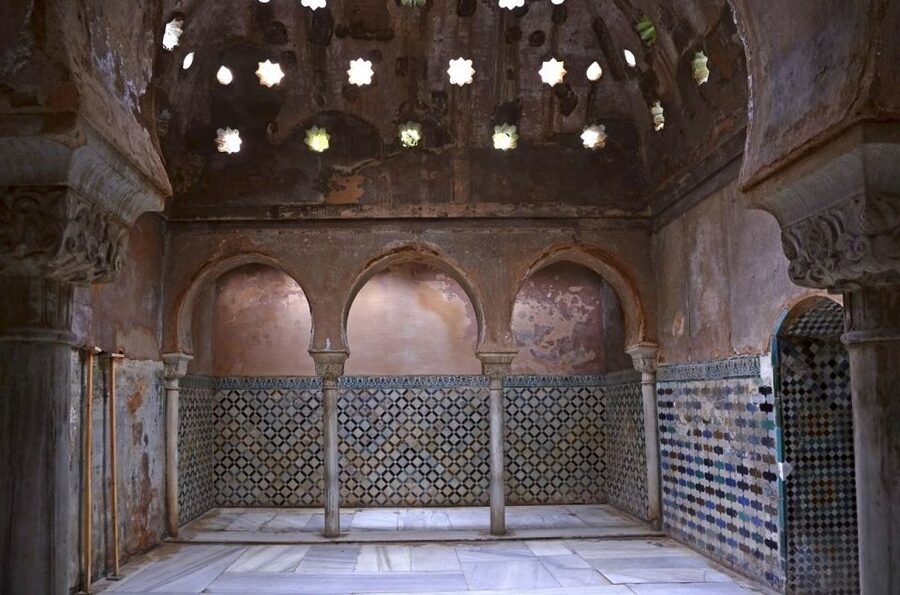 Granada: Alhambra and Nasrid Palaces Private Tour - Skip-the-line entry that actually buys you time