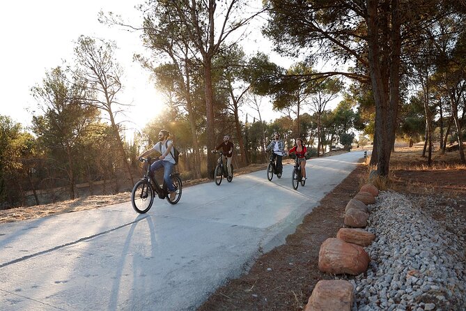 Granada: Alhambra and Sierra Nevada Sunset Views by E-Bike - Albaicín viewpoint stop: history without the crowds