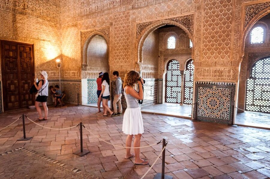 Granada: Alhambra Complex Guided Tour Options - Practical details that can make or break your day (ID, shoes, bags, and timing)