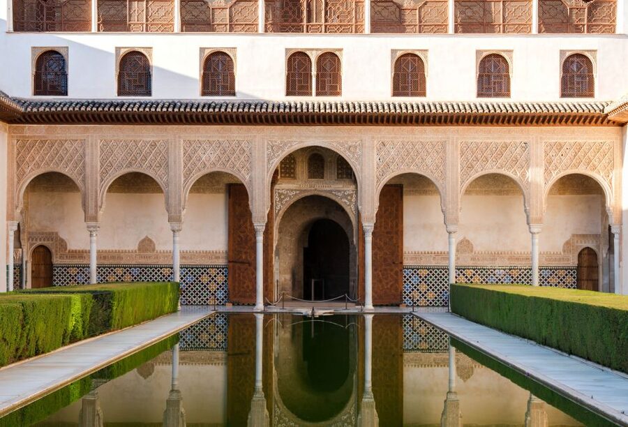 Granada: Alhambra Complex Guided Tour with Ticket - Pace, Crowds, and Using the Headphones