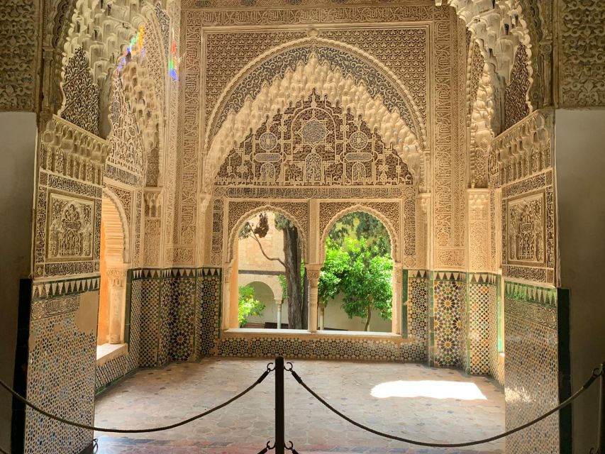 Granada: Alhambra Complex Guided Tour with Ticket - Entering Alhambra Without Losing Your Day